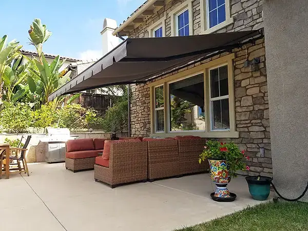 Retractable Awnings - Custom Shading Systems
